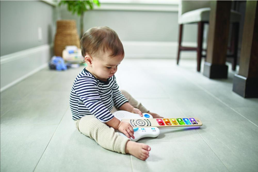 Explorand sunetele si ritmuri: Chitara cu Animalute de la Baby Einstein