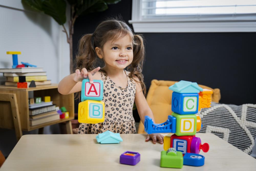 Explorarea Lumii STEAM cu Blocurile Magnetice Bridge & Learn de la Baby Einstein