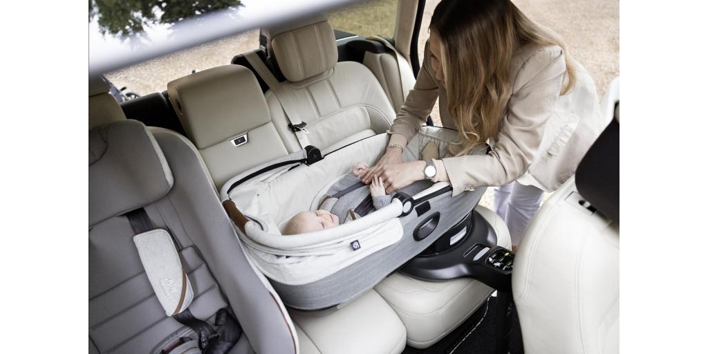Sistemul Encore de la Joie - o baza, 3 optiuni de scaune auto, 4 ani de utilizare